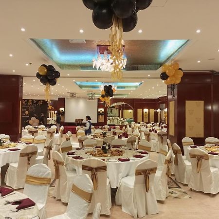 Royal Concorde Hotel & Suite Дубай Екстер'єр фото