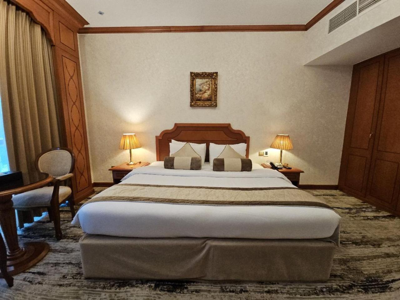 Royal Concorde Hotel & Suite Дубай Екстер'єр фото