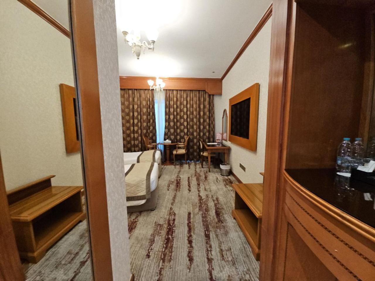 Royal Concorde Hotel & Suite Дубай Екстер'єр фото